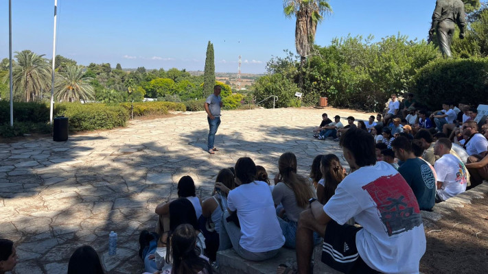 מכינה קדם צבאית ראשונה בתולדות קיבוץ יד מרדכי (צילום: קהילת יד מרדכי)