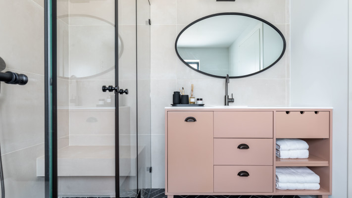 חדר אמבטיה, עיצוב בטי יעקובסון