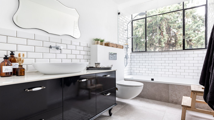 חדר אמבטיה, עיצוב בטי יעקובסון