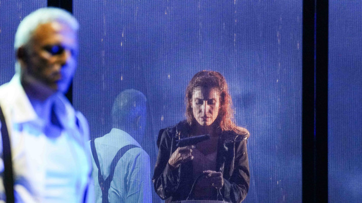 שני כהן ויגאל שדה ב''בית בובות'' בהבימה