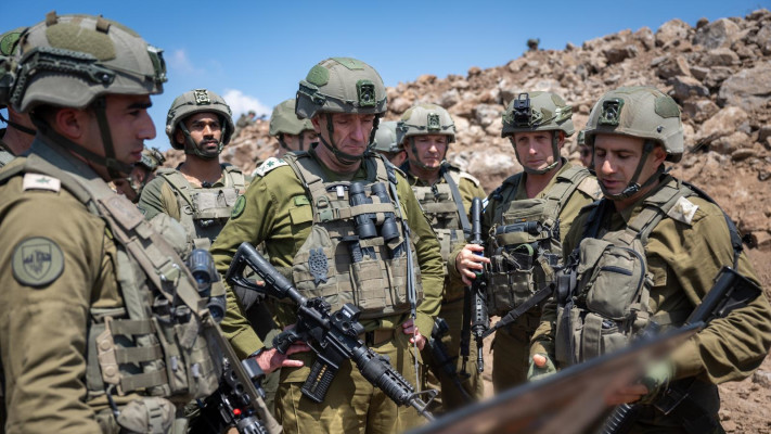 הרמטכ''ל הרצי הלוי בגבול הצפון (צילום: דובר צה''ל)