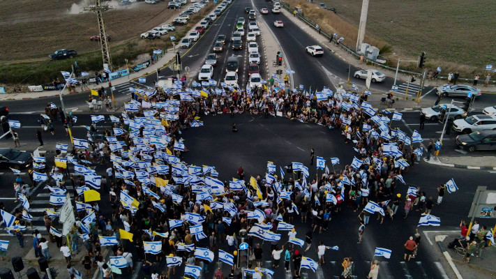 מפגינים למען שחרור החטופים בנהלל (צילום: צביקה גולן)