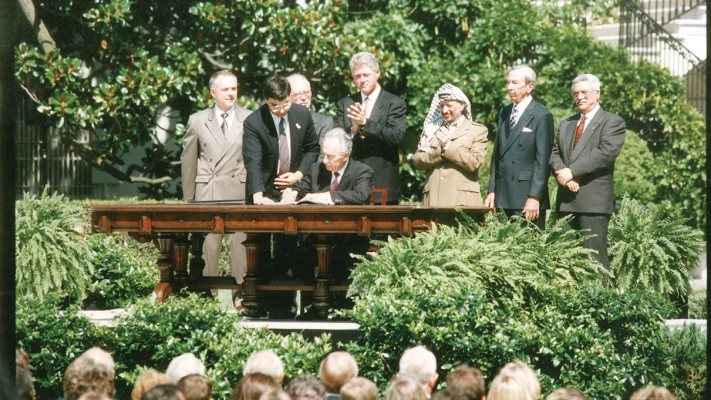 חתימת הסכם אוסלו 1993 (צילום: ראובן קסטרו)