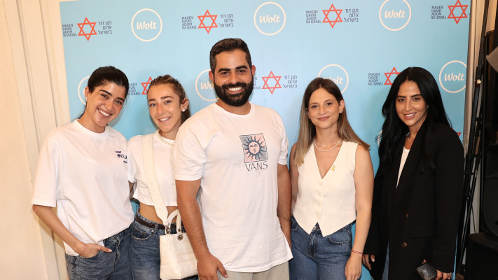 בר כהן, רוני שינקמן, משה קורסיה, אן זיווי וירדן ויזל באירוע של וולט ומד''א (צילום: אור גפן)