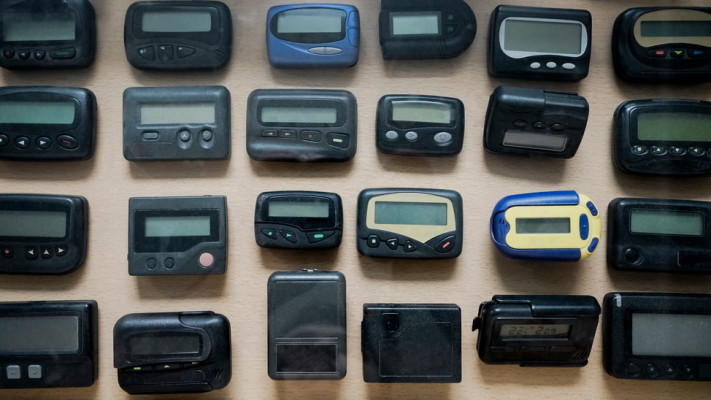 פייג'רים לסוגיהם השונים. עדיין משמשים באזורים ללא קליטה 