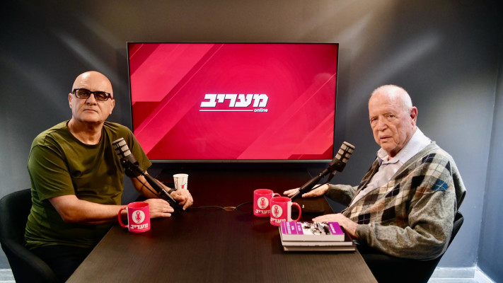 דורון כהן העורך הראשי של מעריב מראיין את ד''ר אורי מלישטיין היסטוריון ותאורטיקן צבאי (צילום: אבשלום שושני)