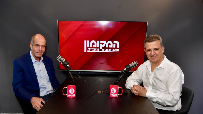 משה כהן כתב ''המקומון'' מראיין את כרמל שאמה ראש עיריית רמת-גן (צילום: אבשלום שושני)