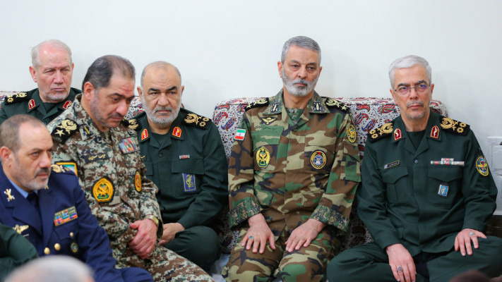 חוסיין סלאמי, עבדולרחים מוסאווי, מוחמד באגרי במהלך פגישה עם חמינאי בטהרן