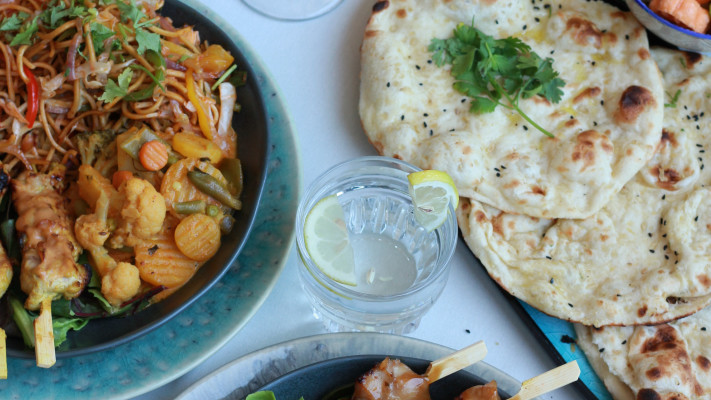 בופה הודי עשיר במסעדת טנדורי