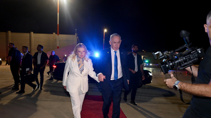 הזוג נתניהו בהמראה לניו יורק (צילום: אבי אוחיון לע''מ)