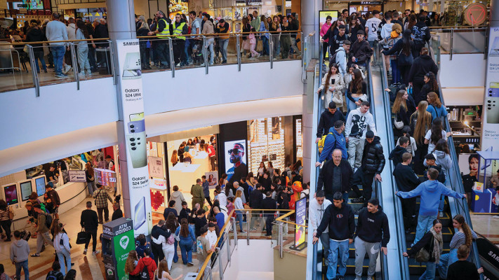 רמת החיים ממשיכה לעלות. קניון עמוס