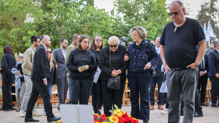 משפחתו של תיכון בהלוויתו (צילום: נועם מושקוביץ, דוברות הכנסת)