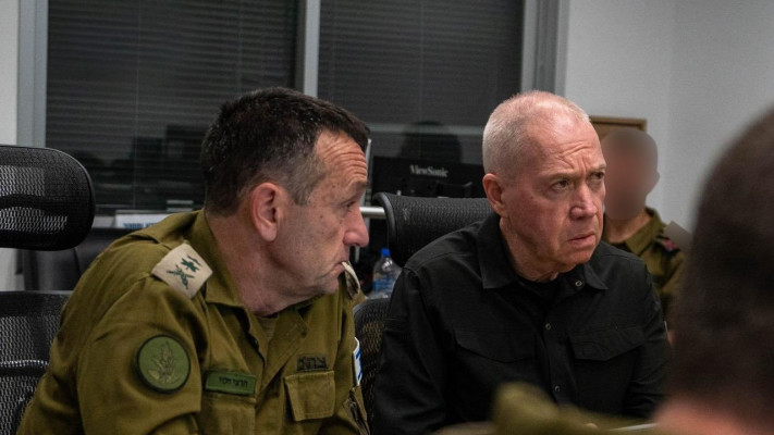 יואב גלנט והרמטכ''ל הרצי הלוי בערב התקיפה האיראנית, 1.10.24 (צילום: תקשורת שר הביטחון)
