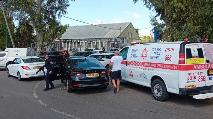 זירת הדקירה בחדרה (צילום: דוברות מד''א)
