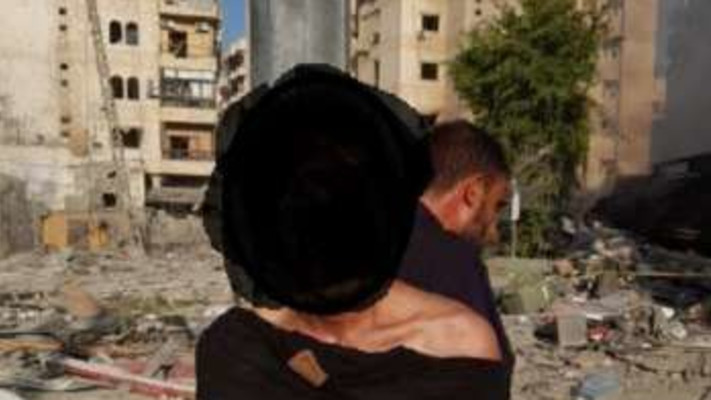 אחד מהגנבים שנתפסו בביירות ונתלו  (צילום: רשתות ערביות)