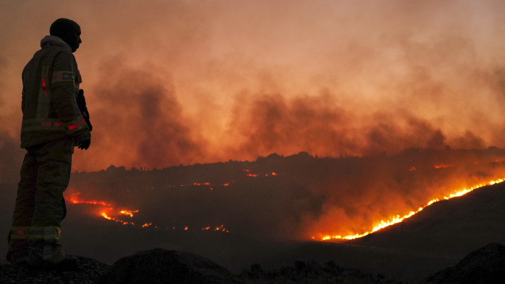 שריפה שפרצה בעקבות נפילת רקטה, סמוך לכנרת