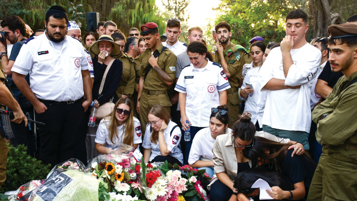הלוויית ירין פלד שנרצח ב-7 באוקטובר  (צילום: דור פוזאלו)