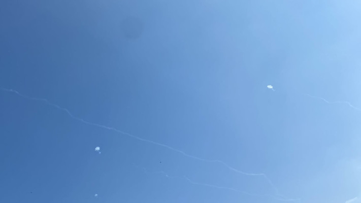 יירוטים בשמי נתניה (צילום: רשתות חברתיות, שימוש לפי סעיף 27 א')