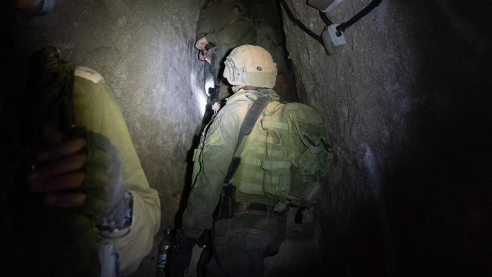  לחות גבוהה, אוורור לקוי, סכנת הצפה וקריסה והיעדר נגישות. חיילים במנהרה בעזה (צילום: דובר צה''ל)