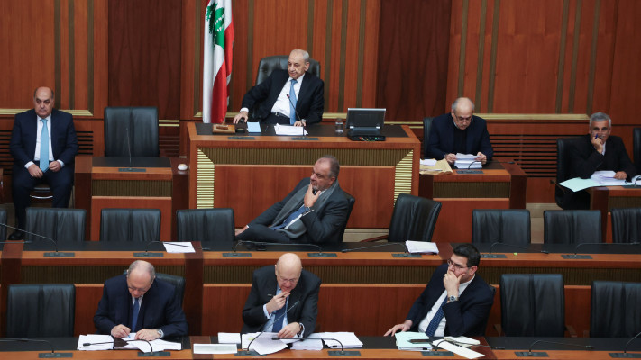 הפרלמנט הלבנוני ויו''ר הפרלמנט נביה ברי בראשו (צילום: REUTERS/Mohamed Azakir)