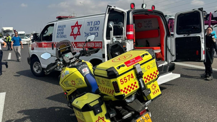 זירת הירי בכביש 4  (צילום: דוברות מד''א)