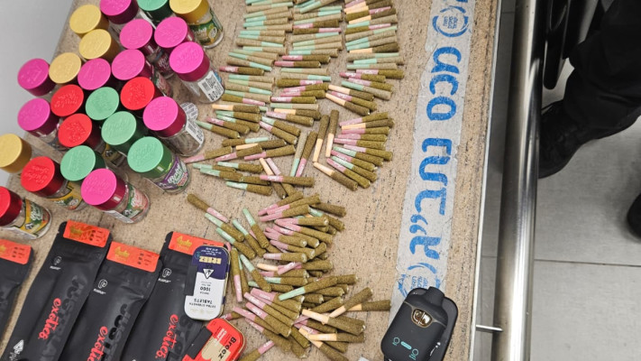 הממצאים שאותרו אצל נוסע מניו יורק