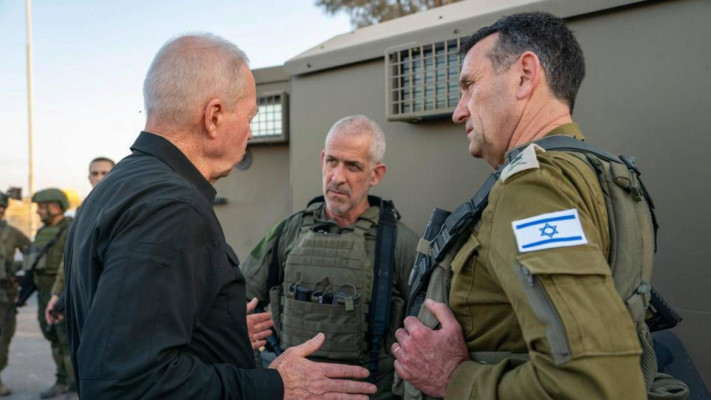 הרצי הלוי, רונן בר, יואב גלנט (צילום: אריאל חרמוני, משרד הביטחון)