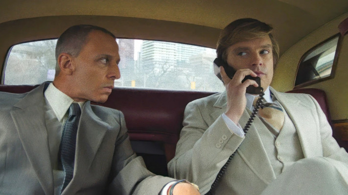 סבסטיאן סטן וג'רמי סטרונג. ''המתמחה'', 2024