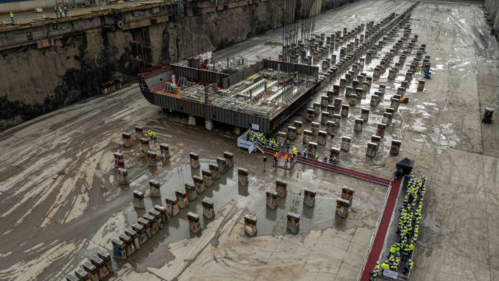 היסודות הראשונים של אניית ICON OF THE SEAS