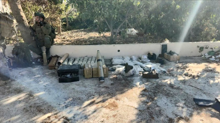 אמל''ח שנתפס בתשתית תת קרקעית של כוח רדואן בלבנון (צילום: דובר צה''ל)