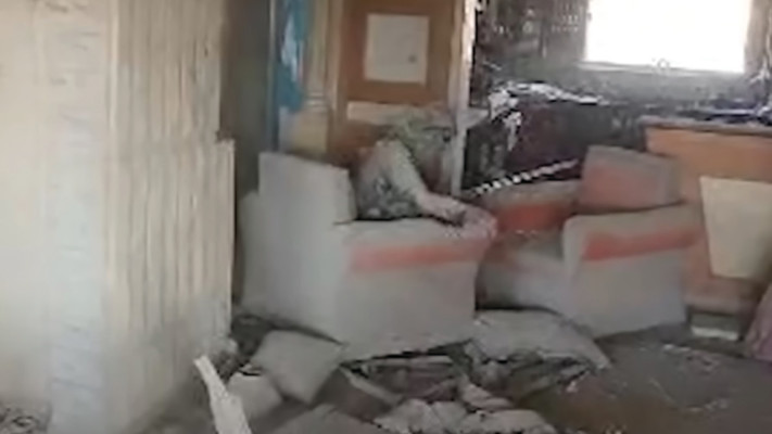 סינוואר ברגעיו האחרונים (צילום: צילום מסך דו''צ)