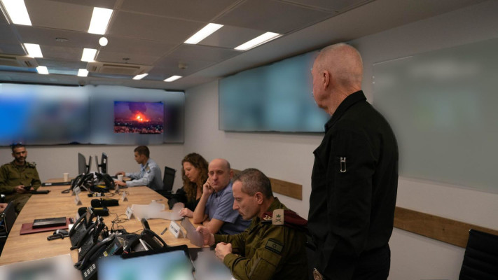 הבור בקריה במהלך התקיפה באיראן (צילום: אריאל חרמוני, משרד הביטחון)
