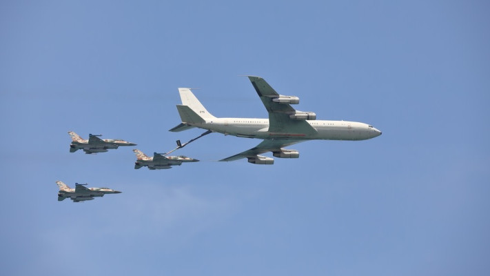 תדלוק אווירי. מאריך את משך הטיסה