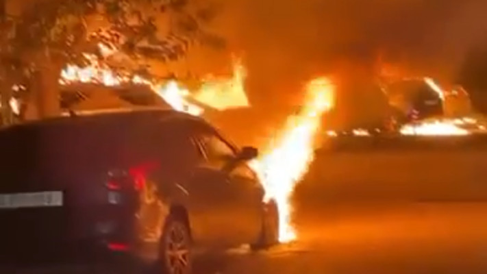 הצתת רכבים באל בירה הסמוכה לרמאללה