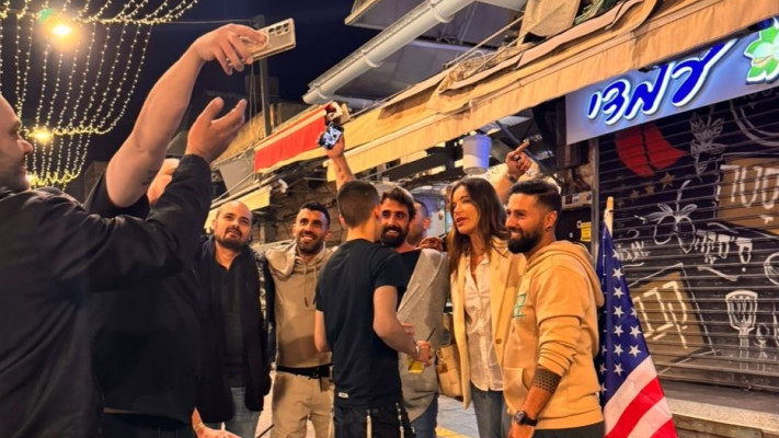 נטלי דדון בשוק מחנה יהודה (צילום: פרטי)