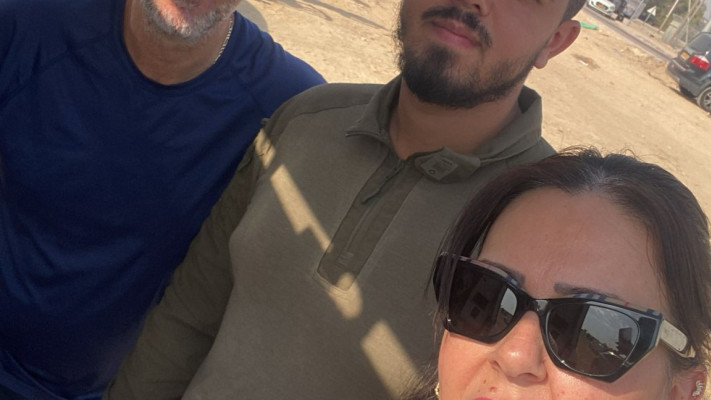 סמ''ר אופיר אליהו ז''ל עם הוריו