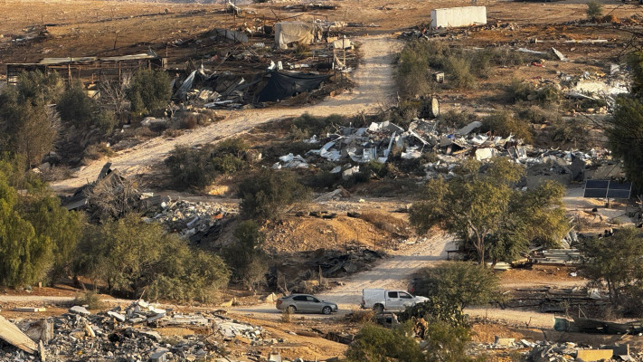 הריסות הפזורה אום אל חיראן (צילום: דוברות המשטרה)