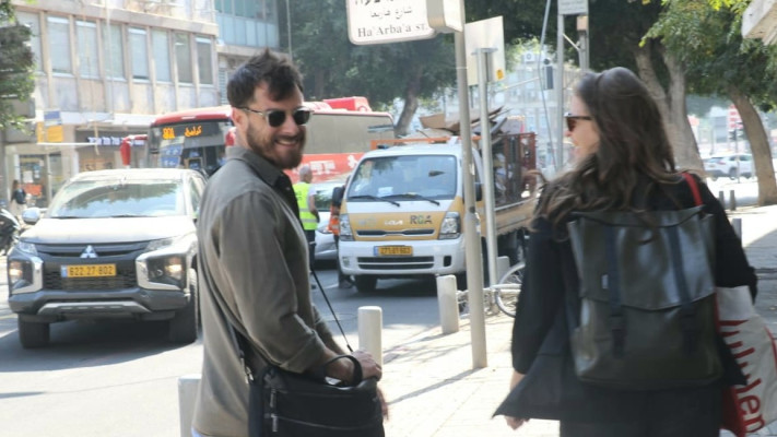 יפתח רמון נתפס עם אנונימית (צילום: פול סגל)