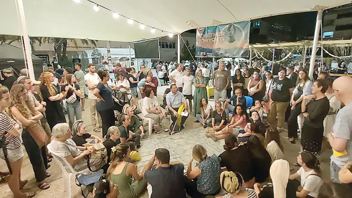 מועצת יש''ע בכיכר החטופים (צילום: דוברות מועצת יש''ע)