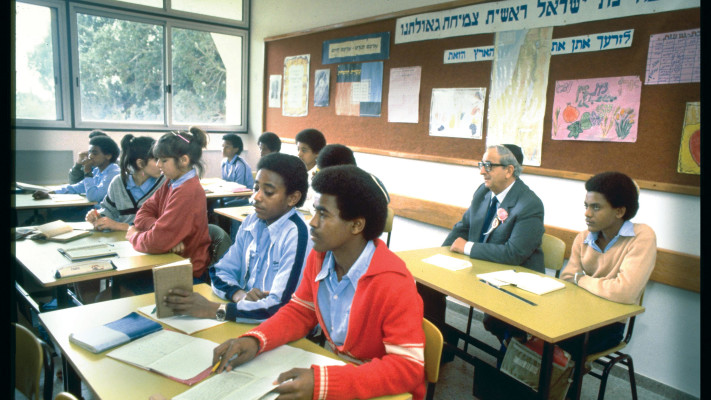 יוצאי אתיופיה לאחר עלייתם ב''מבצע משה'', 1985 (ארכיון, צילום: נתי הרניק)