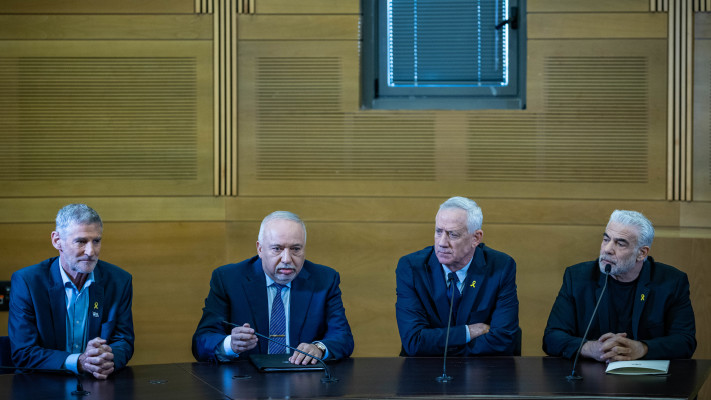 יאיר לפיד, בני גנץ, אביגדור ליברמן, יאיר גולן (צילום: יונתן זינדל, פלאש 90)