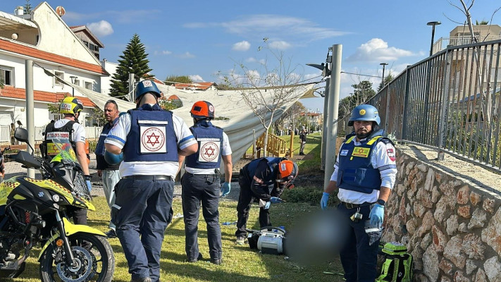 זירת הפגיעה בנהריה (צילום: תיעוד מבצעי מד''א)