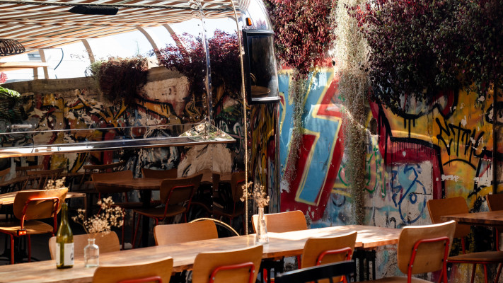 חצר השוק. תמהיל בין ישן לחדש