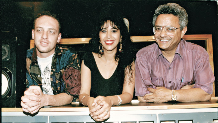 בצלאל אלוני ועפרה חזה, שנת 1993