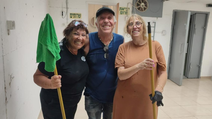 מתנדבים מצרפת, עמותת ''הביתה. חוזרים לגליל'' (צילום: השומר החדש)