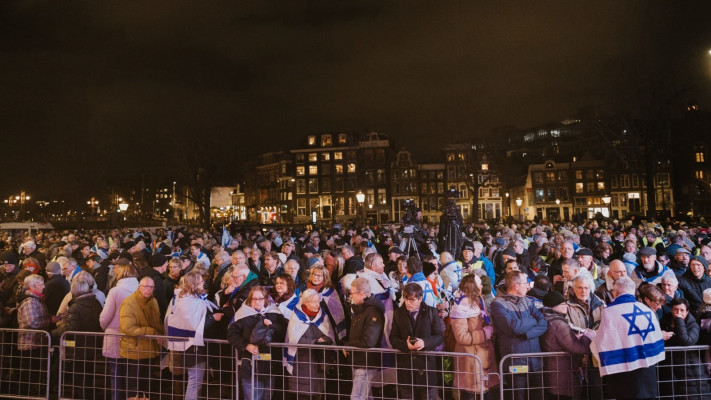 סולידריות למול השנאה: אלפים השתתפו בהפגנה נגד אנטישמיות בהולנד