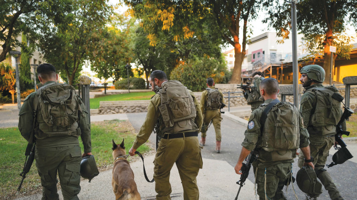 חיילי מילואים (צילום: מיכאל גלעדי, פלאש 90)