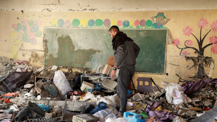 הריסות בבית ספר בעזה לאחר תקיפה ישראלית