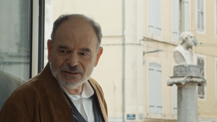 מאהבה של רוזה, מעין משורר רוחני שמספק לנו ציטוטי שירה מנחמים בסרט. מתוך ''והחגיגה נמשכת''