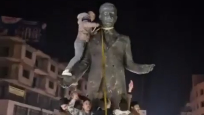 הפלת פסלו של חאפז אל- אסד